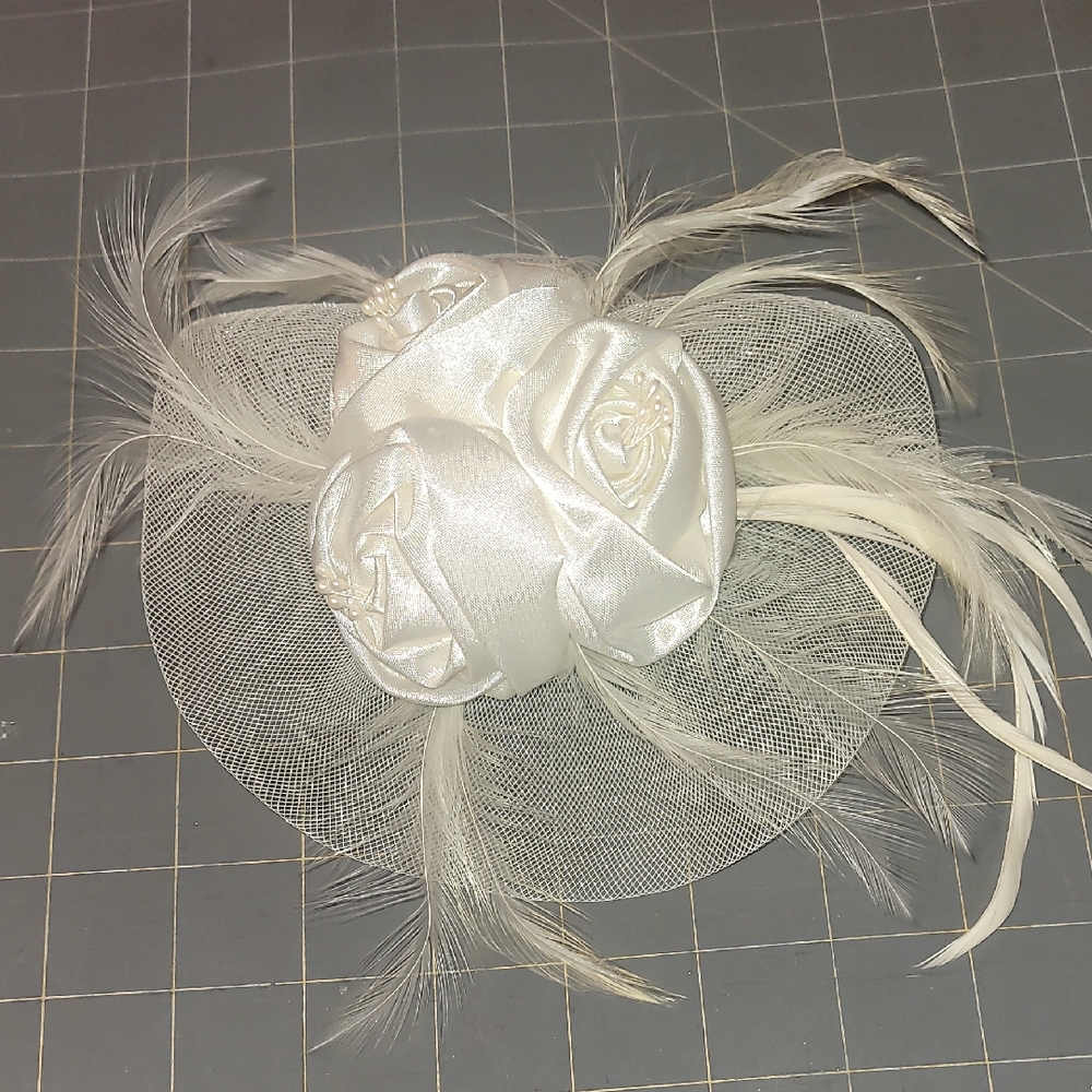Elegant Ivory Floral Fascinator